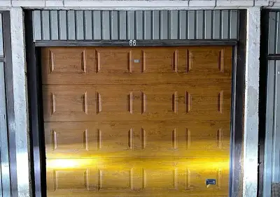 Garážové státie s elektrickou bránou na Klokočine