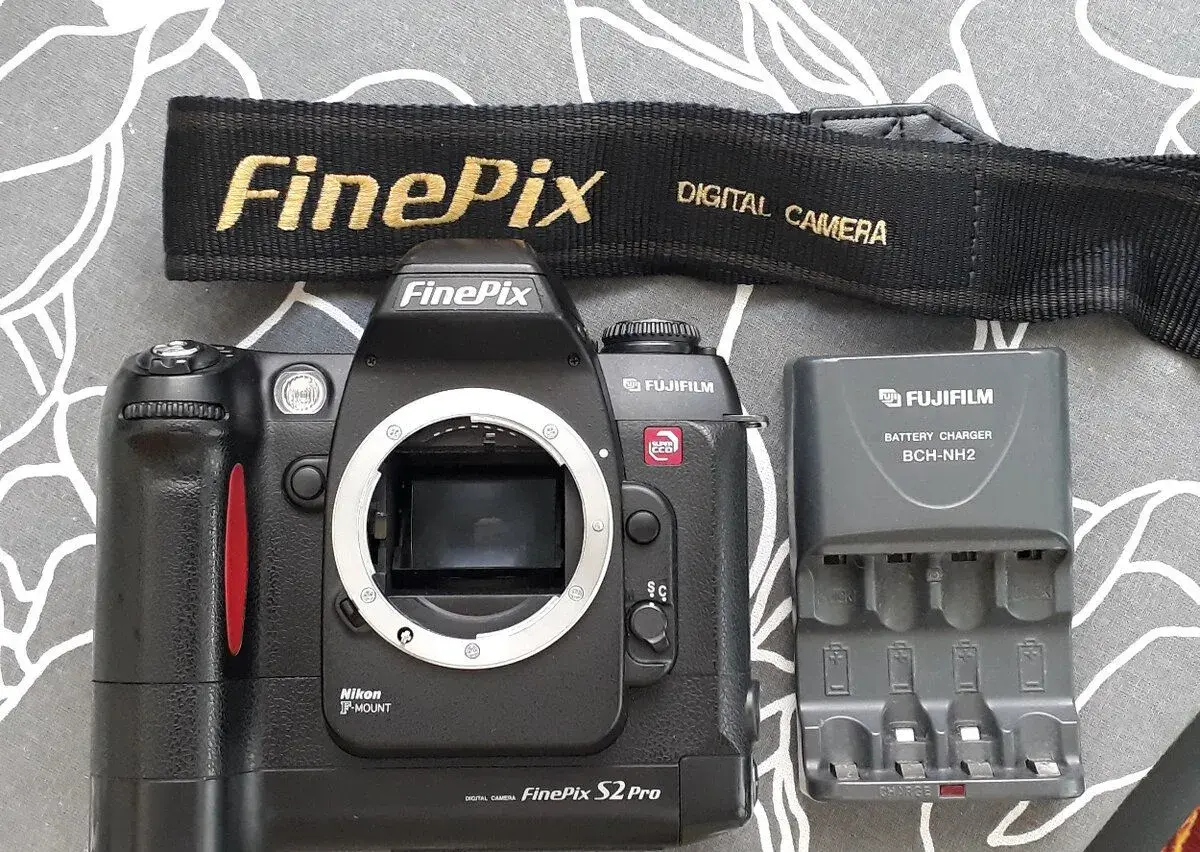 Fujifilm S2 Pro (telo)