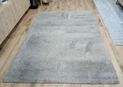 Svetlo sivý koberec 155x220 krátky vlas