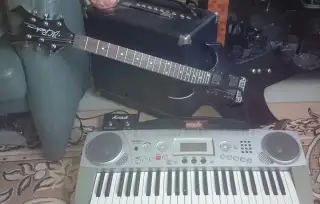 2x gitara, Kombo, klavír príslušenstvo Fender Squier málo h