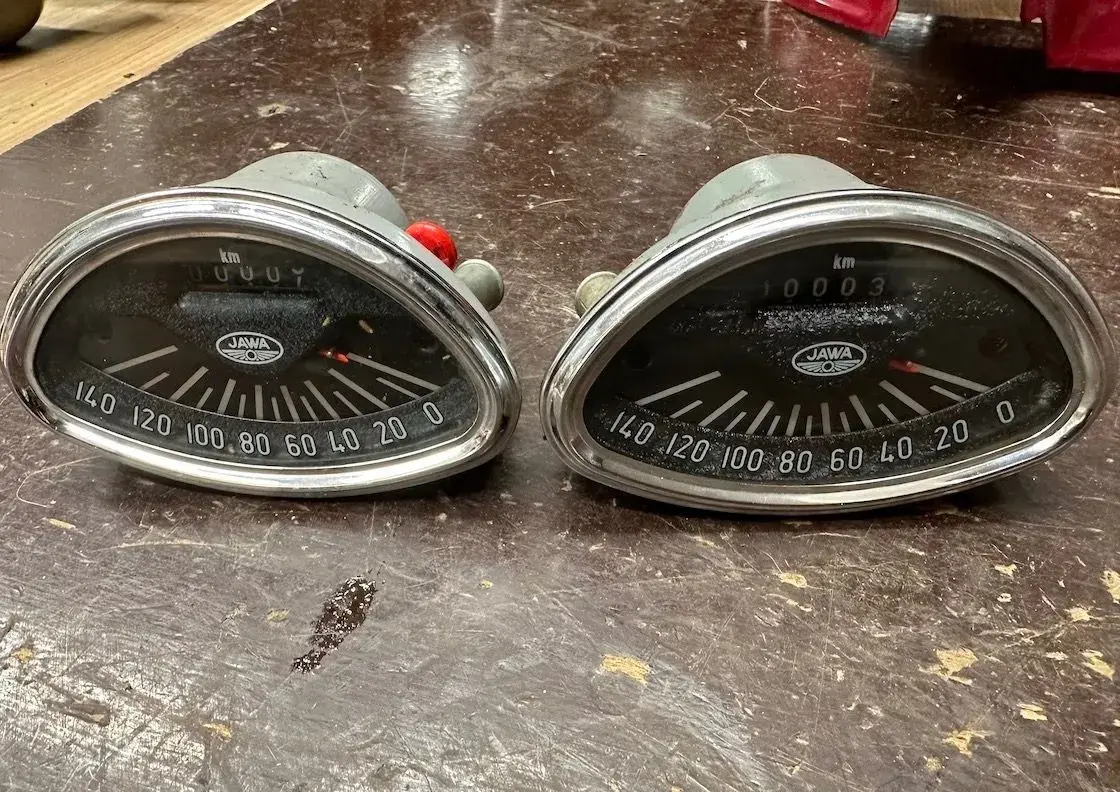 Orig. Nový tachometer JAWA 250 350 panelka, uloženka