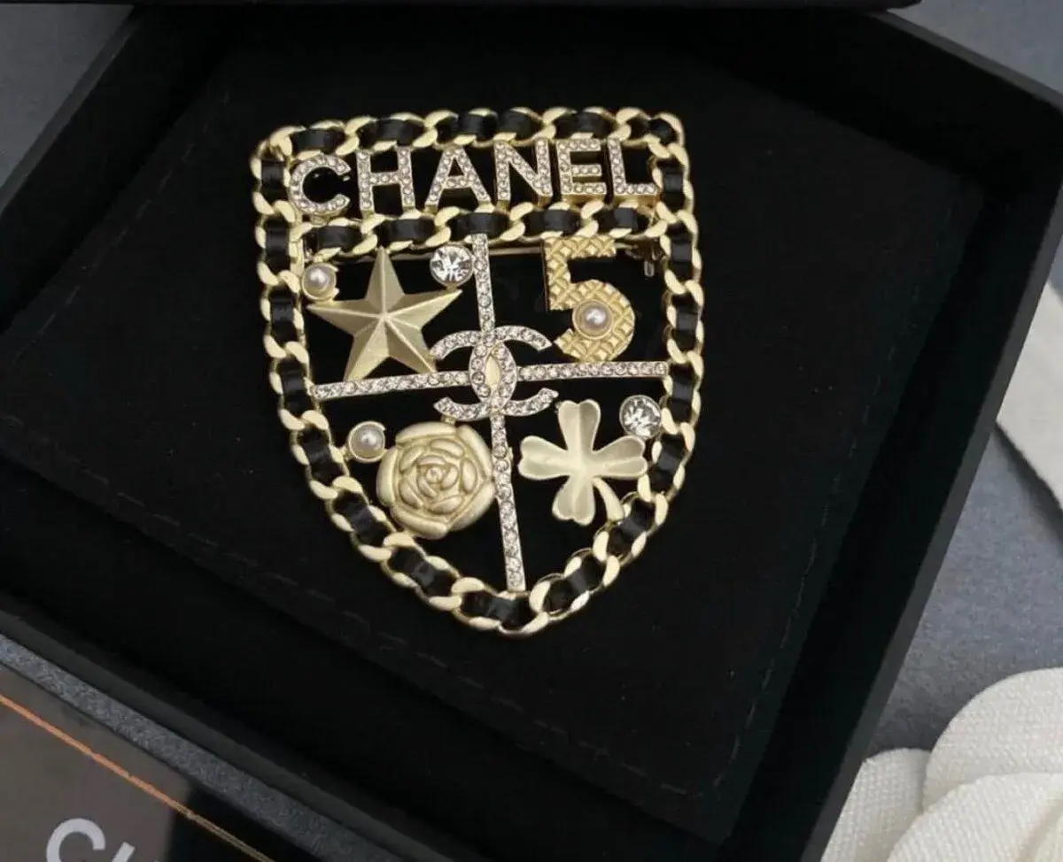 Brošňa Chanel