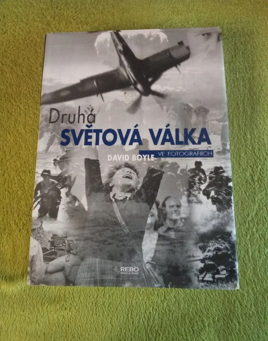 Knihu Druhá svetová valka ve fotografiích