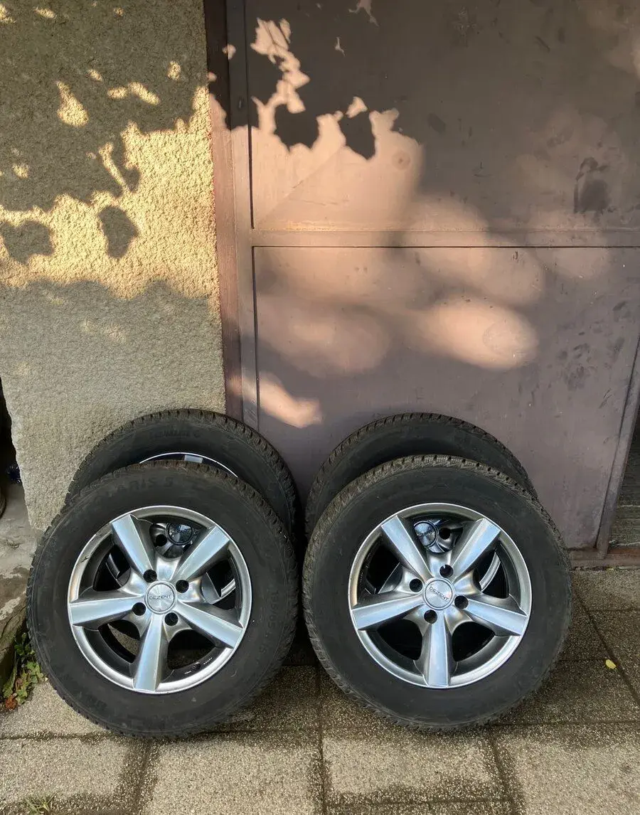 Kompletná zimná sada pneu. + DEZENT R15 ALU disky 195/65 R15