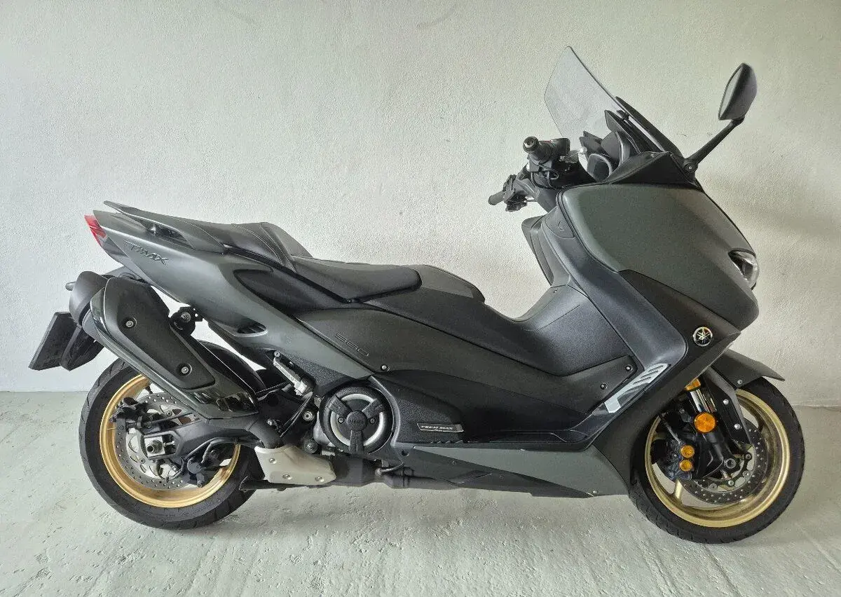 YAMAHA TMAX 560