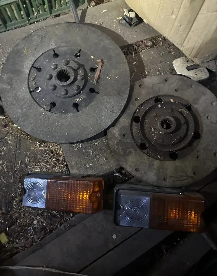 Spojky lamely a svetla na traktor