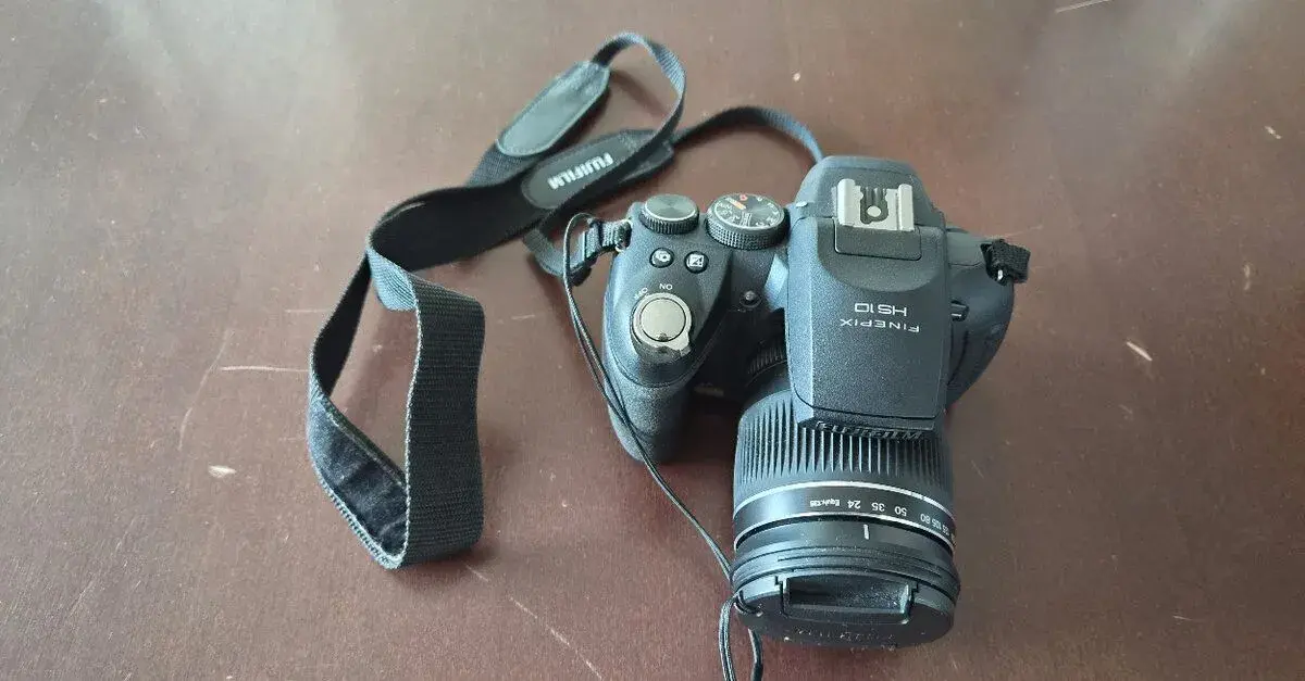 Fujifilm FinePix HS10