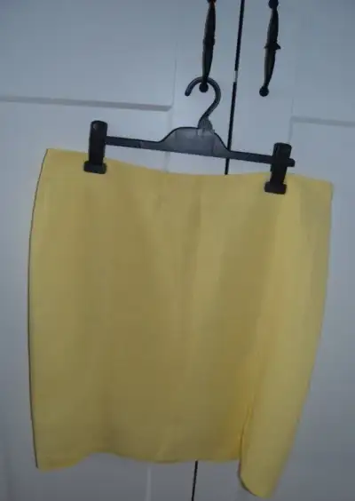 Žltá sukňa