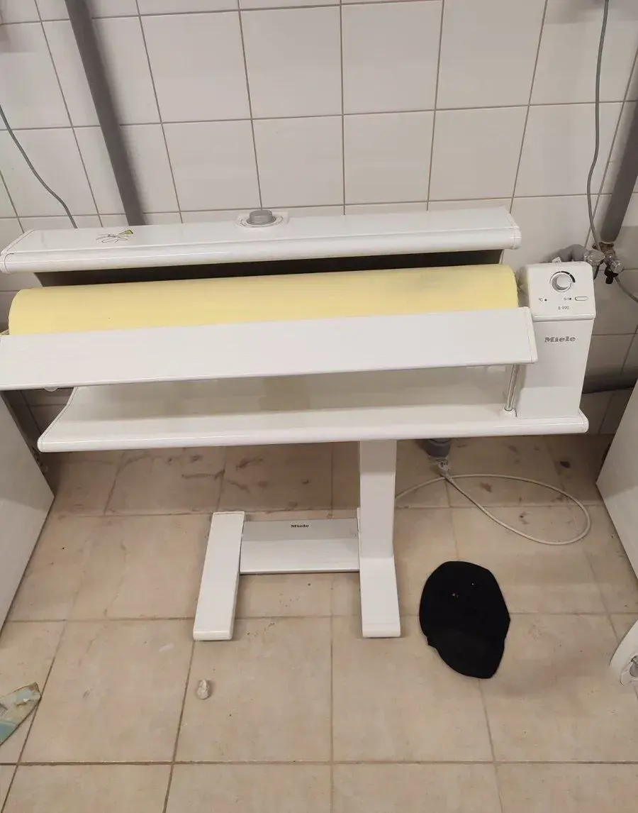 Profesionálny mandel Miele B990