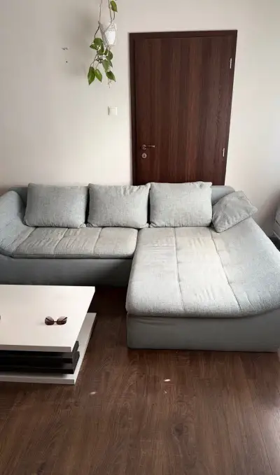 Priestranný gauč / sedačku (treba vytepovať)