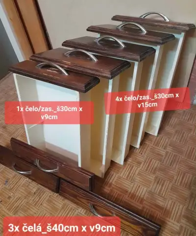 Drevené dvierka z kuchynskej linky