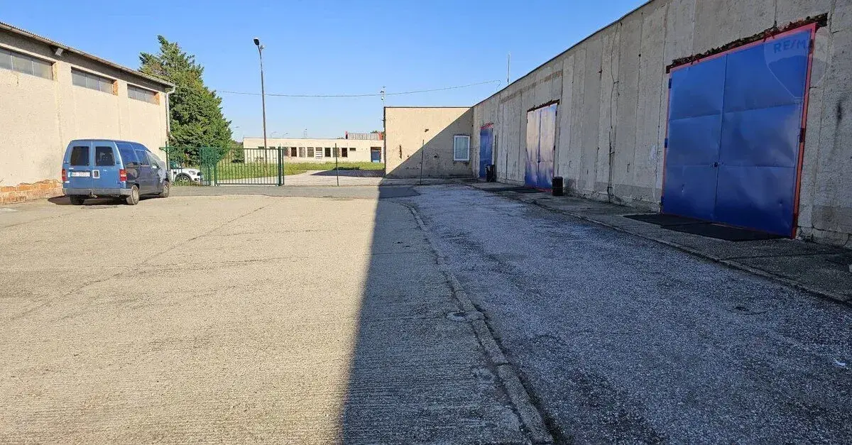 Prenájom haly 1320 m², Lukov dvor – Nitra.