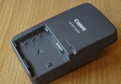 Nabíjačka Canon CB-2LW