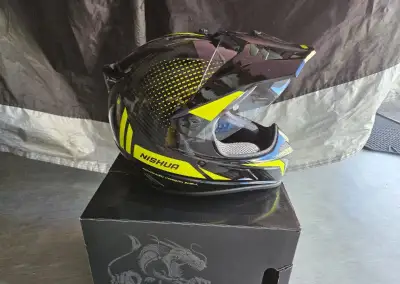 Karbonova prilba Nishua Enduro Carbon
