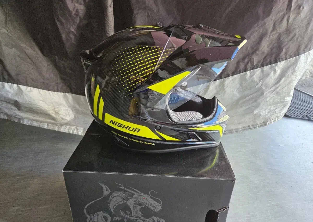 Karbonova prilba Nishua Enduro Carbon
