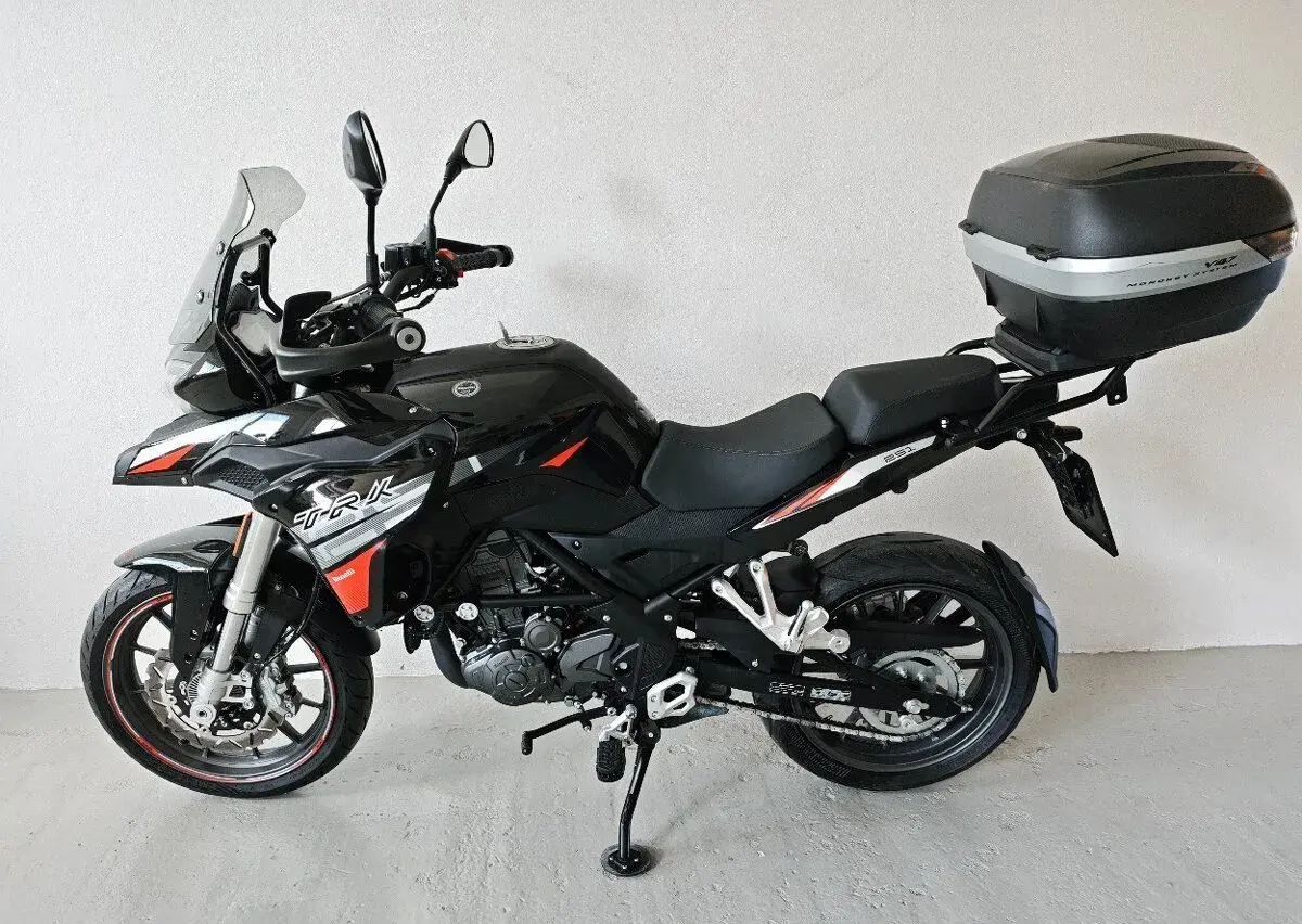 Benelli TRK 251