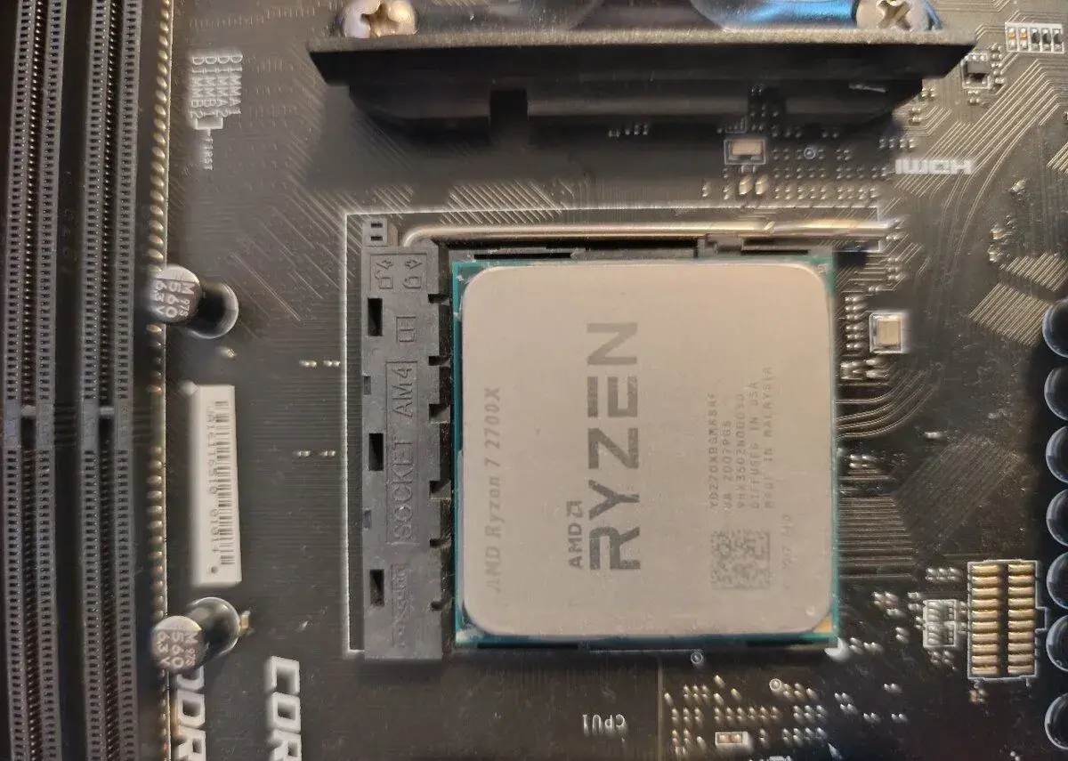 AMD Ryzen 7 2700X