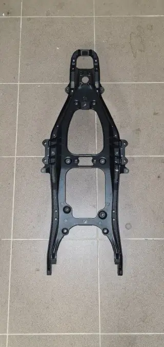 Yamaha R6 (2017-2021) podsedadlovy ram - original