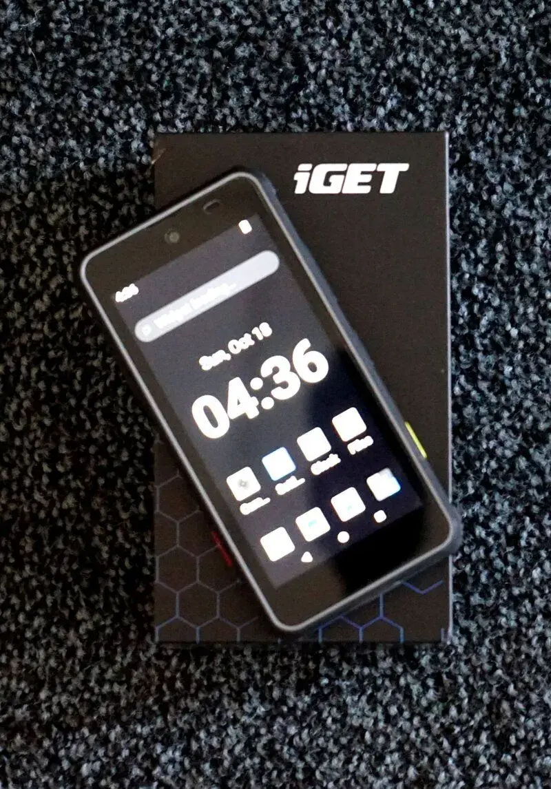 odolny mobilny telefon IGET MINI