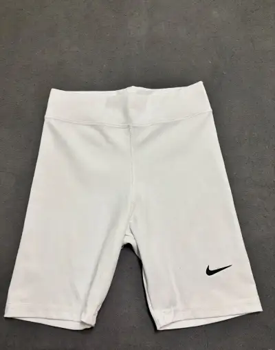 Damske Nike šortky