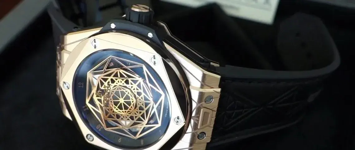 Luxusné hodinky Hublot Big Bang Sang Bleu King Gold