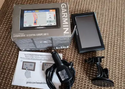 Navigácia Garmin Drive 51 LMT stav