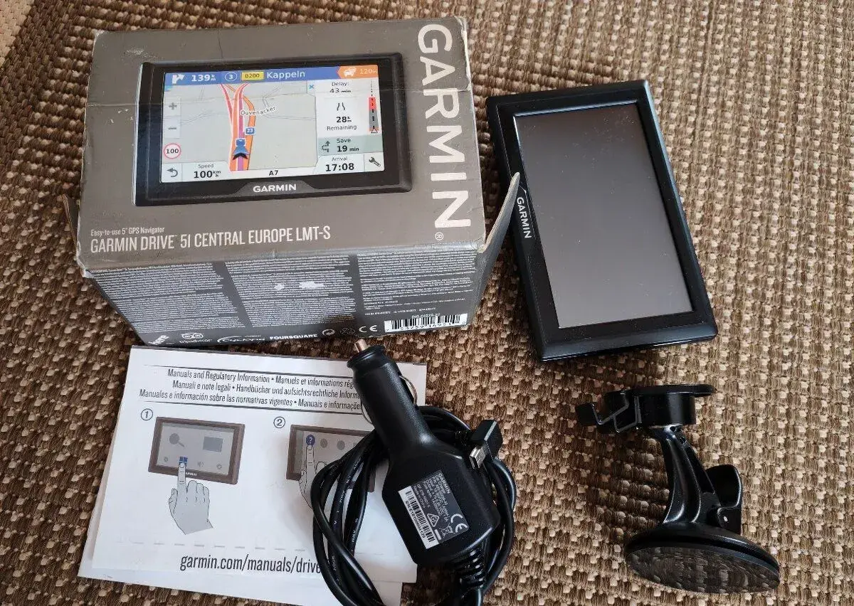 Navigácia Garmin Drive 51 LMT stav