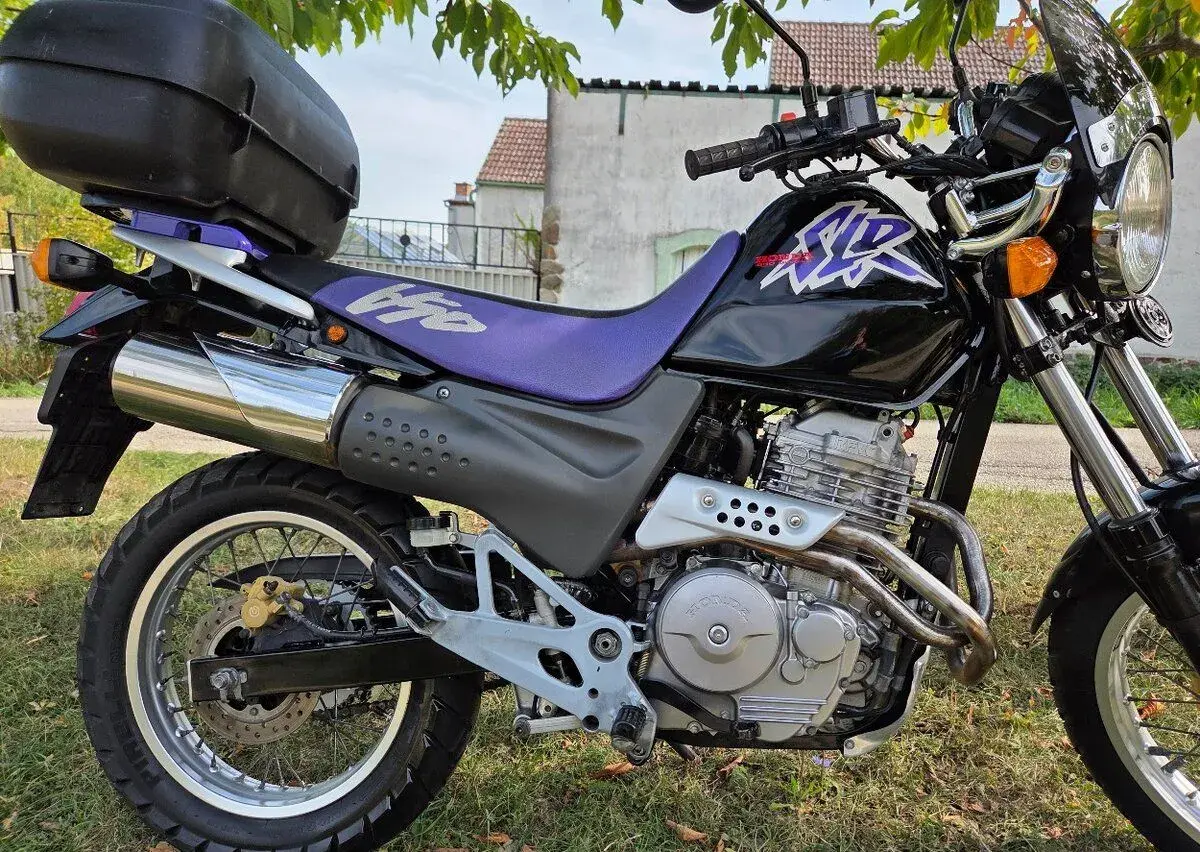 Honda SLR 650, el.štartér, vodičák A2, STAV -