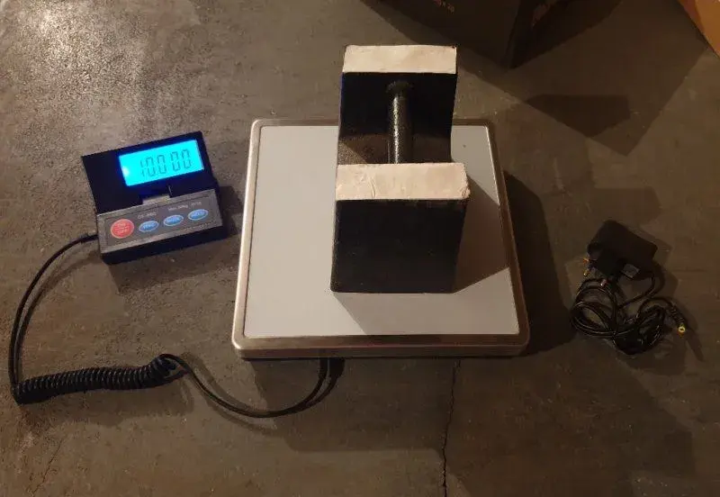 Digitálna balíková váha 50 kg / 1g, nerez plocha 25x25 cm
