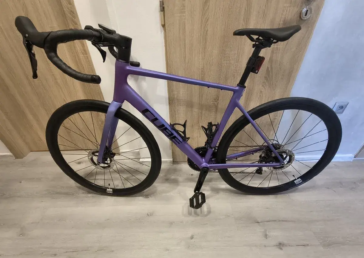 Cestný bicykel CUBE Attain SLX 2027