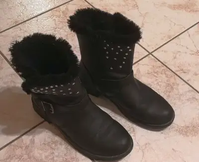 Čierne dievčenské čižmy 35
