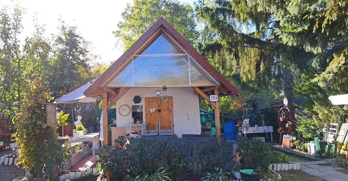 Veľký Krtíš, záhrada s chatkou