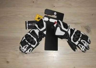 Nove krasne panske kozene moto rukavice znacky IXS RS
