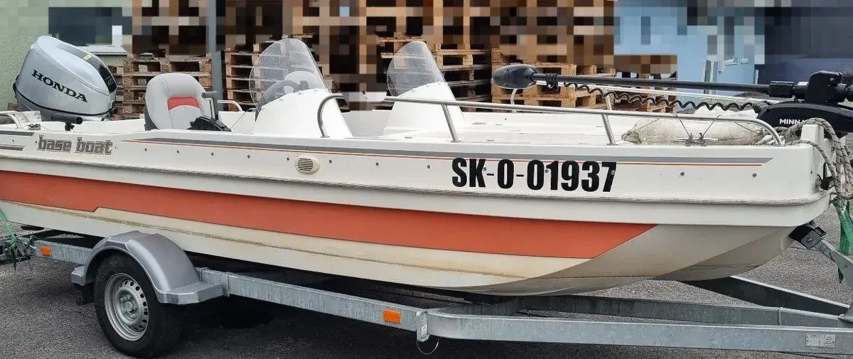 Rybárska loď 5,6m + HONDA BF 40/60E + brzdený príves