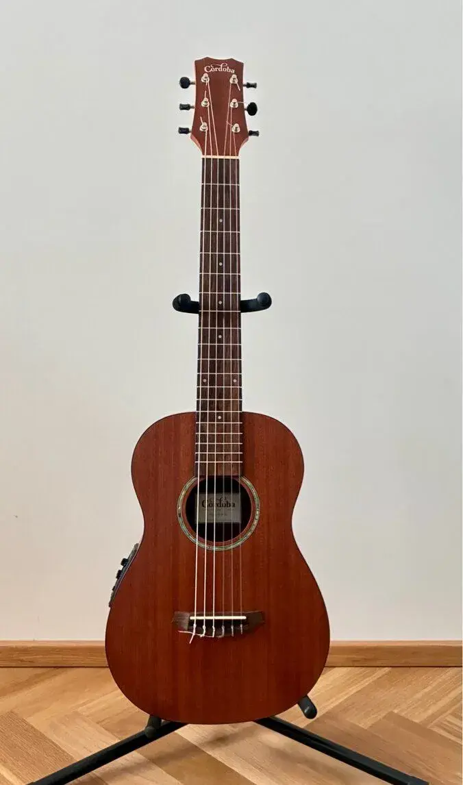 Elektroakusticka Cordoba Mini II MH (1/2 klasická gitara)
