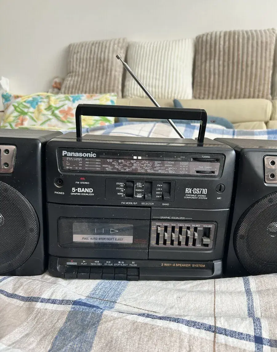 3-dielny rádiomagnetofón Panasonic RX-CS710 (s AUX vstupom)