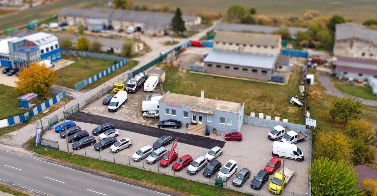 PRENÁJOM objekt na podnikanie s bytom a parkovaním,Hrušovany