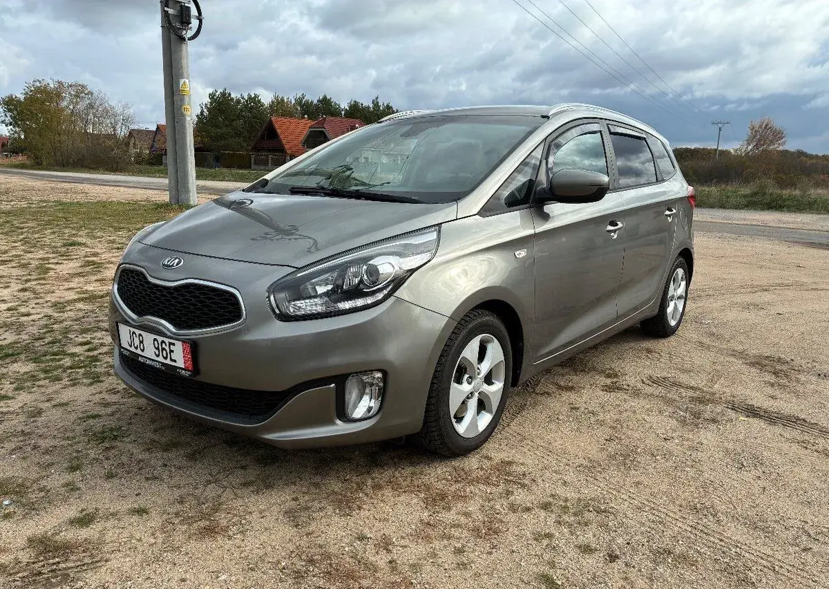 Kia Carens – 2016, 120 000 km