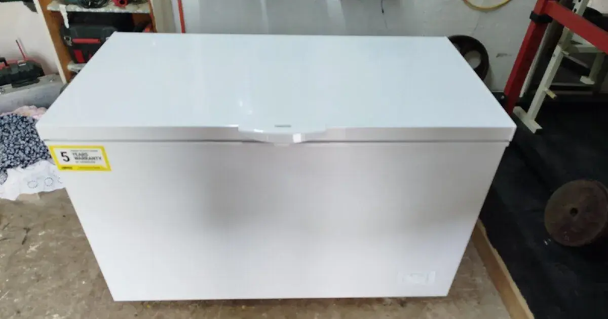 Mraznička truhlicová 371L zanussi