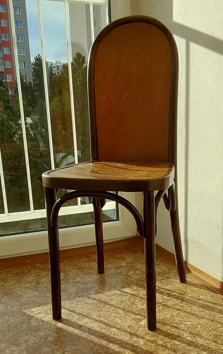 Ľahké drevené stoličky