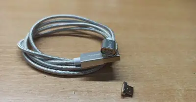 Magneticý MicroUSB kábel