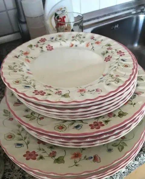 Krásny tanierový set, angl porcelán - pre 12 osôb