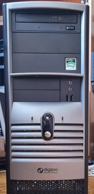 Skrinka full ATX s DVDčkom
