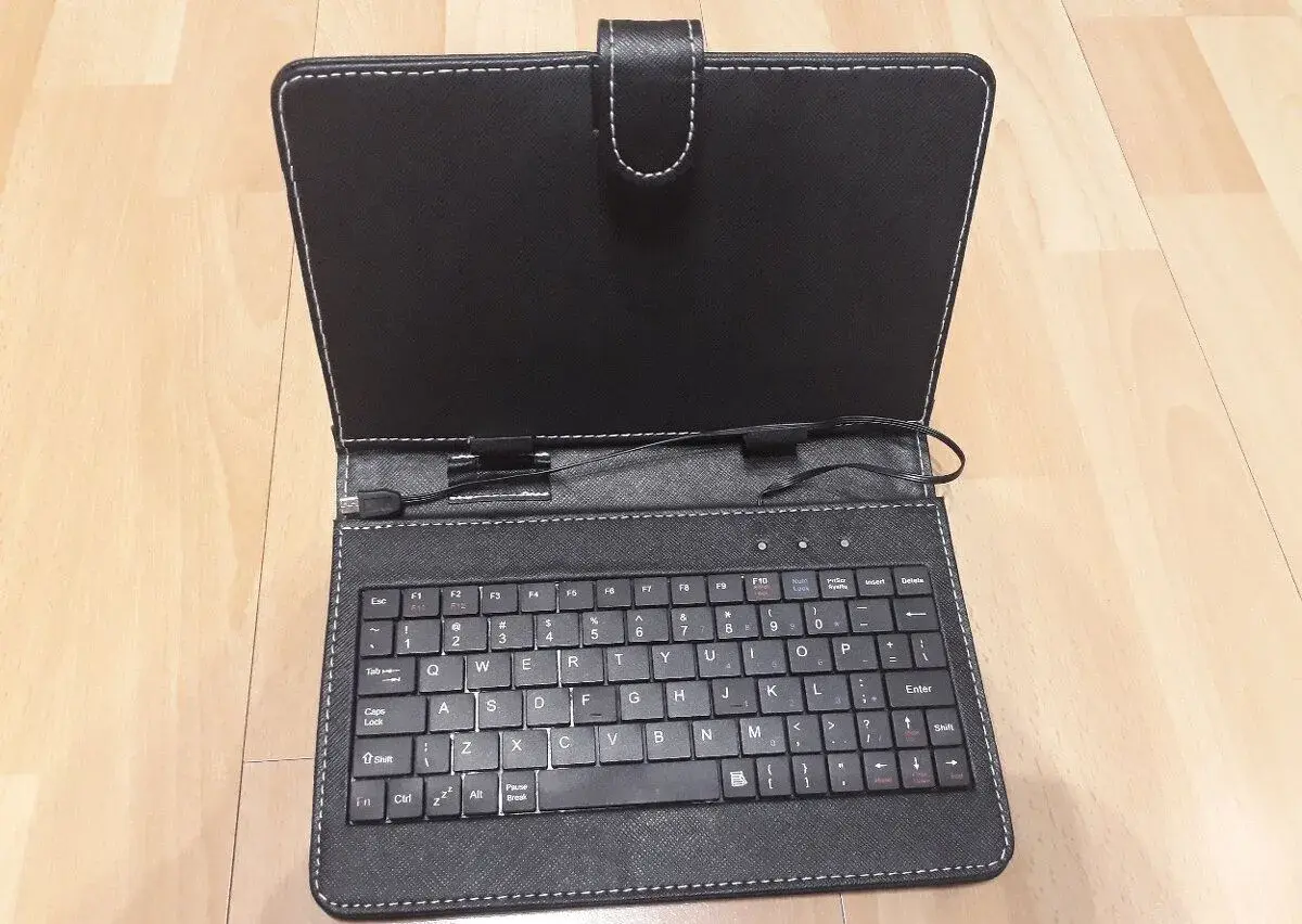 10″ Klávesnica s púzdrom pre tablet, Ipad