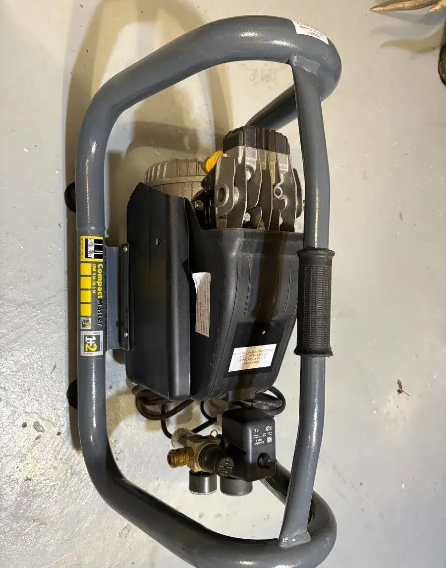kompresor Schneider compact master CPM 210-10-3 W