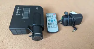 Mini projektor – 50 € 📽️