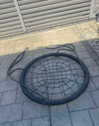 Závesnú hojdačku (hniezdo) s priemerom 100 cm.