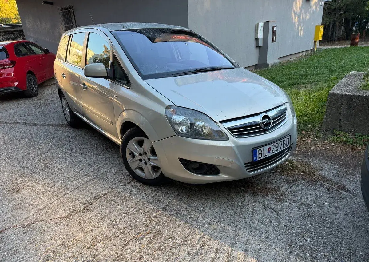 Opel Zafira – 2011, 208 000 km