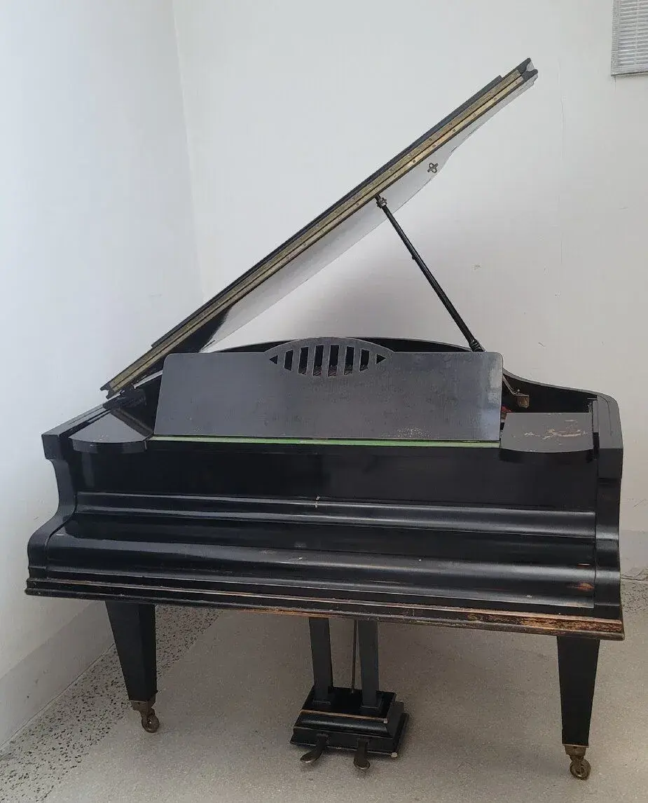 Vintage grand piano Bogs&Voigt