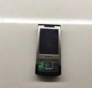 stare telefony. nokia, samsung a ine.